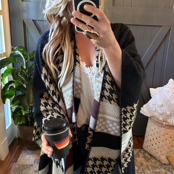 New Western Geometric Cozy Blanket Cardigan Sweater Wrap Shawl Yellowstone Black - Picture 3 of 9